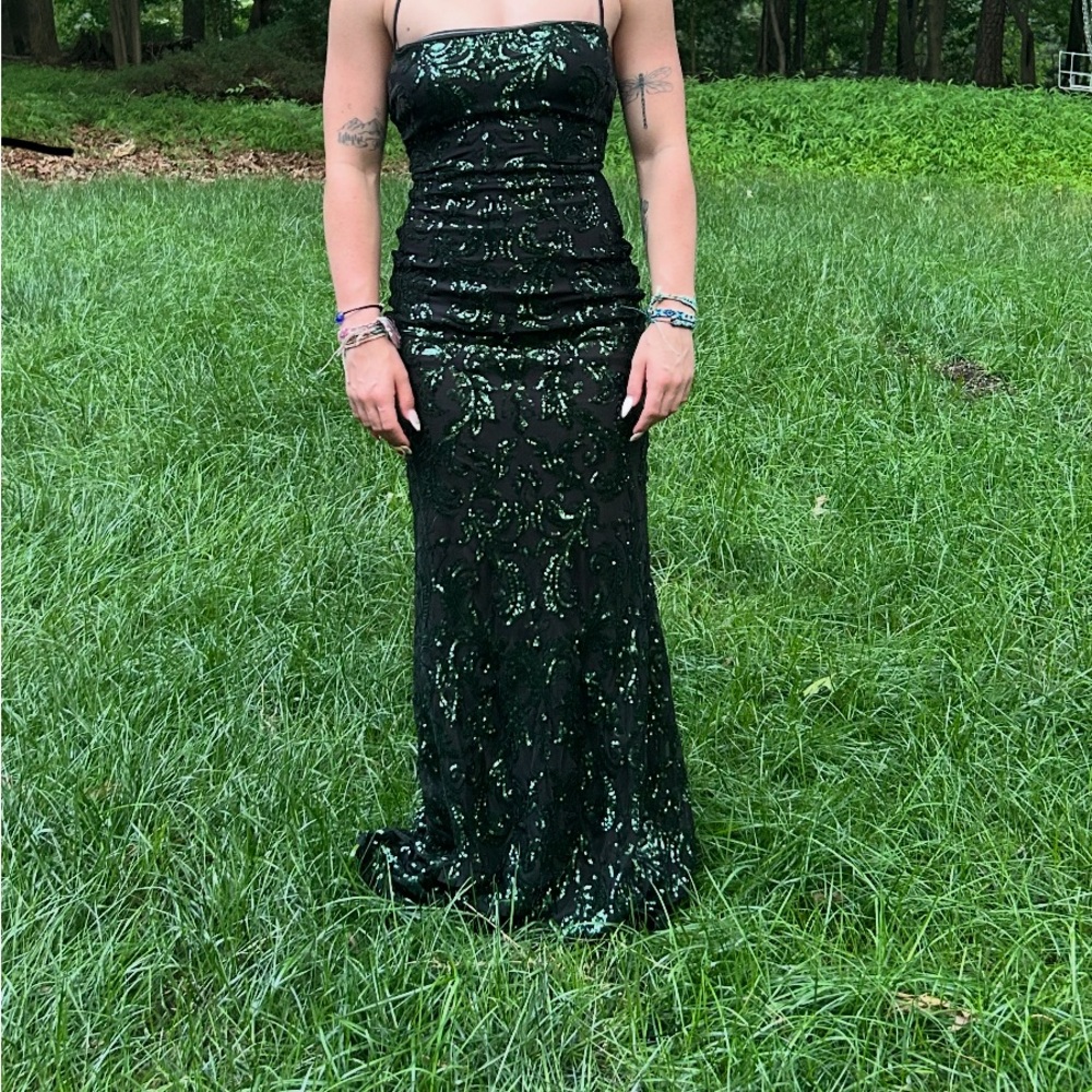 Windsor prom dress
Size small